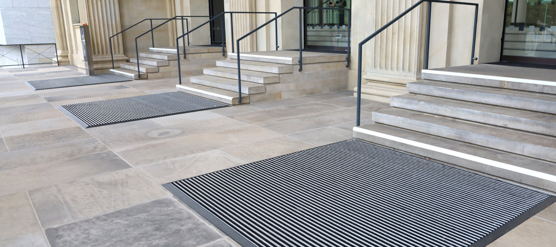 Eingangsmatten mit Anlaufprofil im Außenbereich des Hannoverschen Landtag