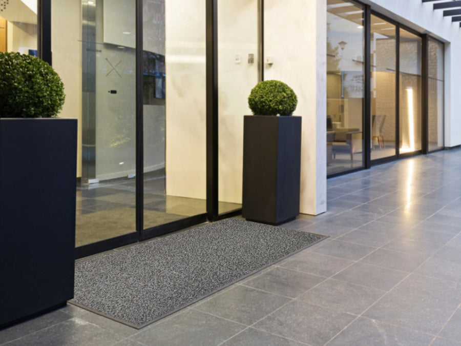 Outdoormatte aus Recycling Garn im Außenbereichs eines Hotels