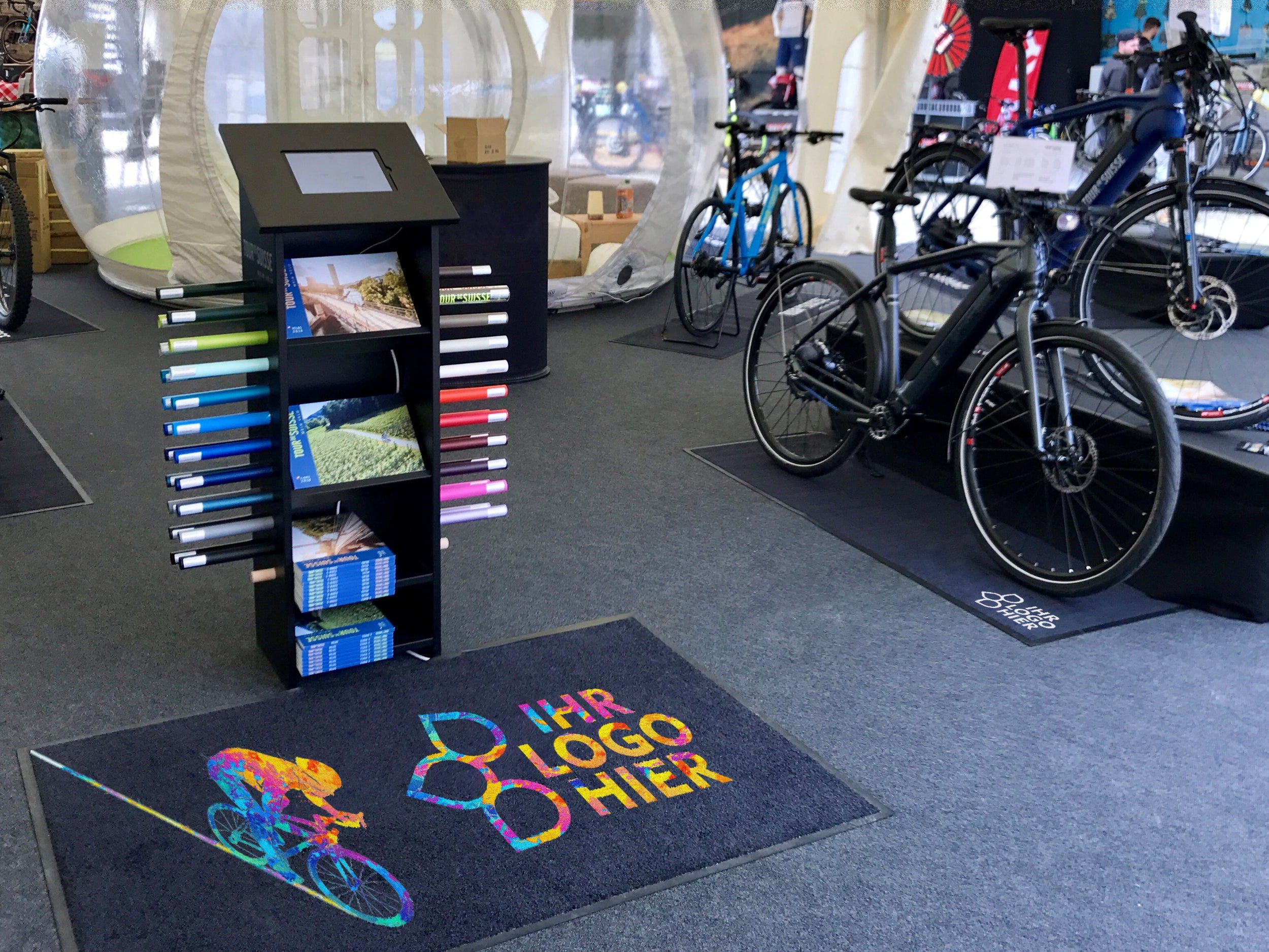 Werbematten mit Logo und Motiv bei einer Werbeaktion für Fahrräder