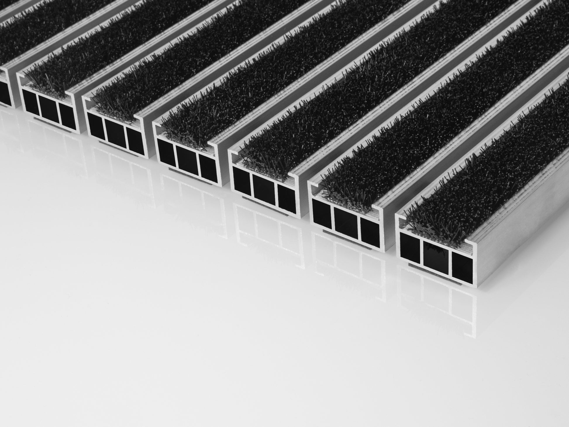 Robuste Outdoor Aluprofilmatte mit Kratzbürste