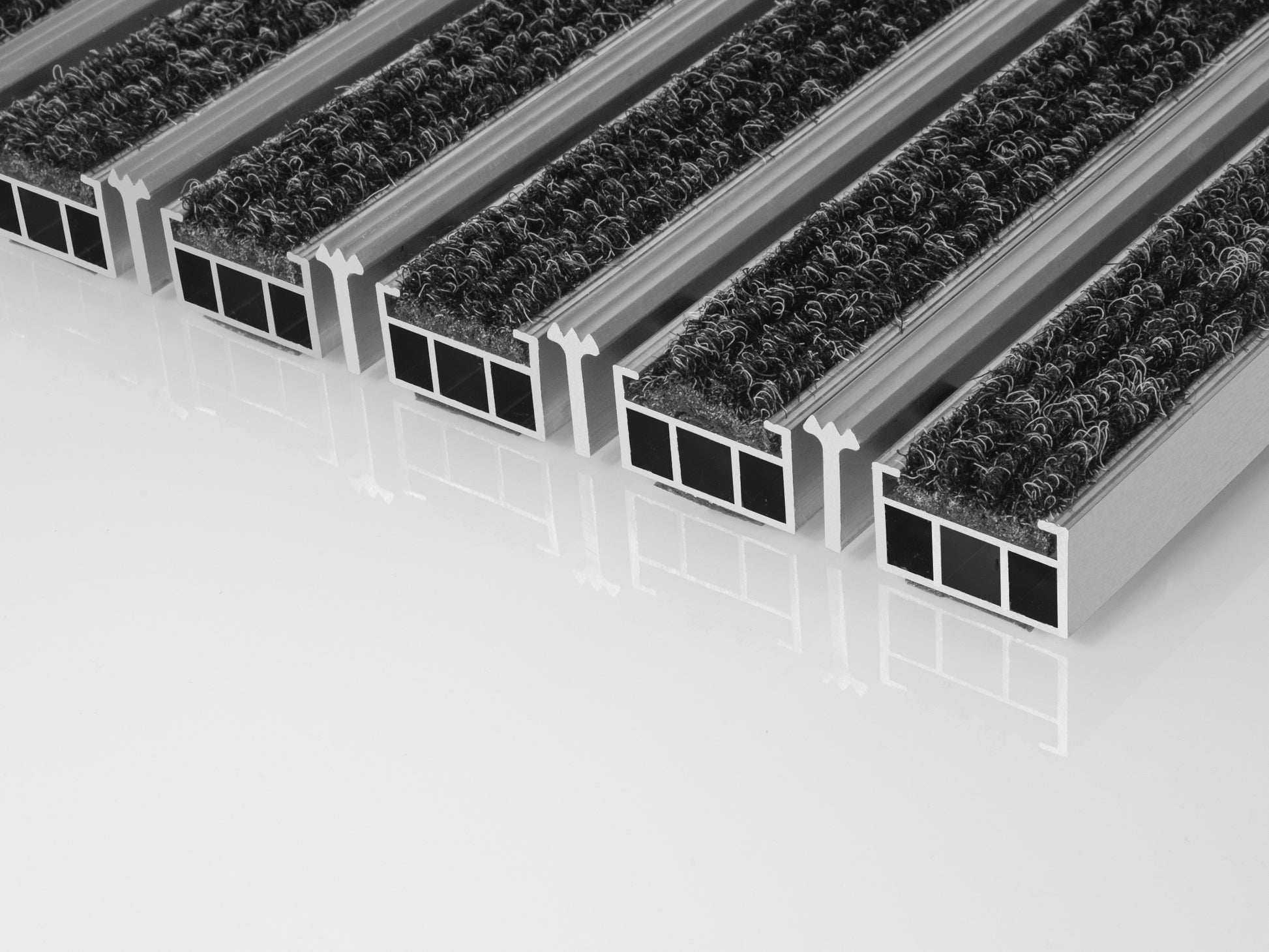 Aluprofilmatte mit Ripseinlage und Kratzleiste im Detail