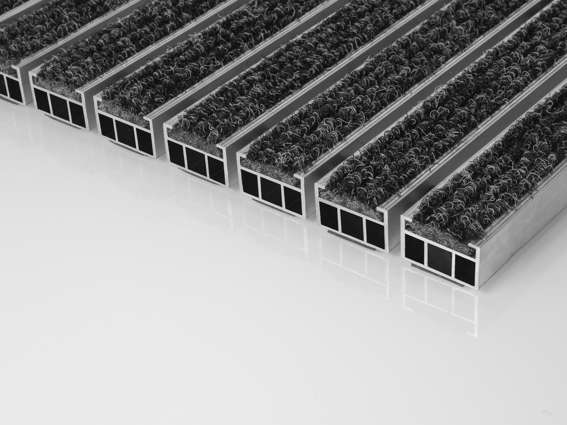 Aluprofilmatte mit Ripseinlage in Anthrazit meliert