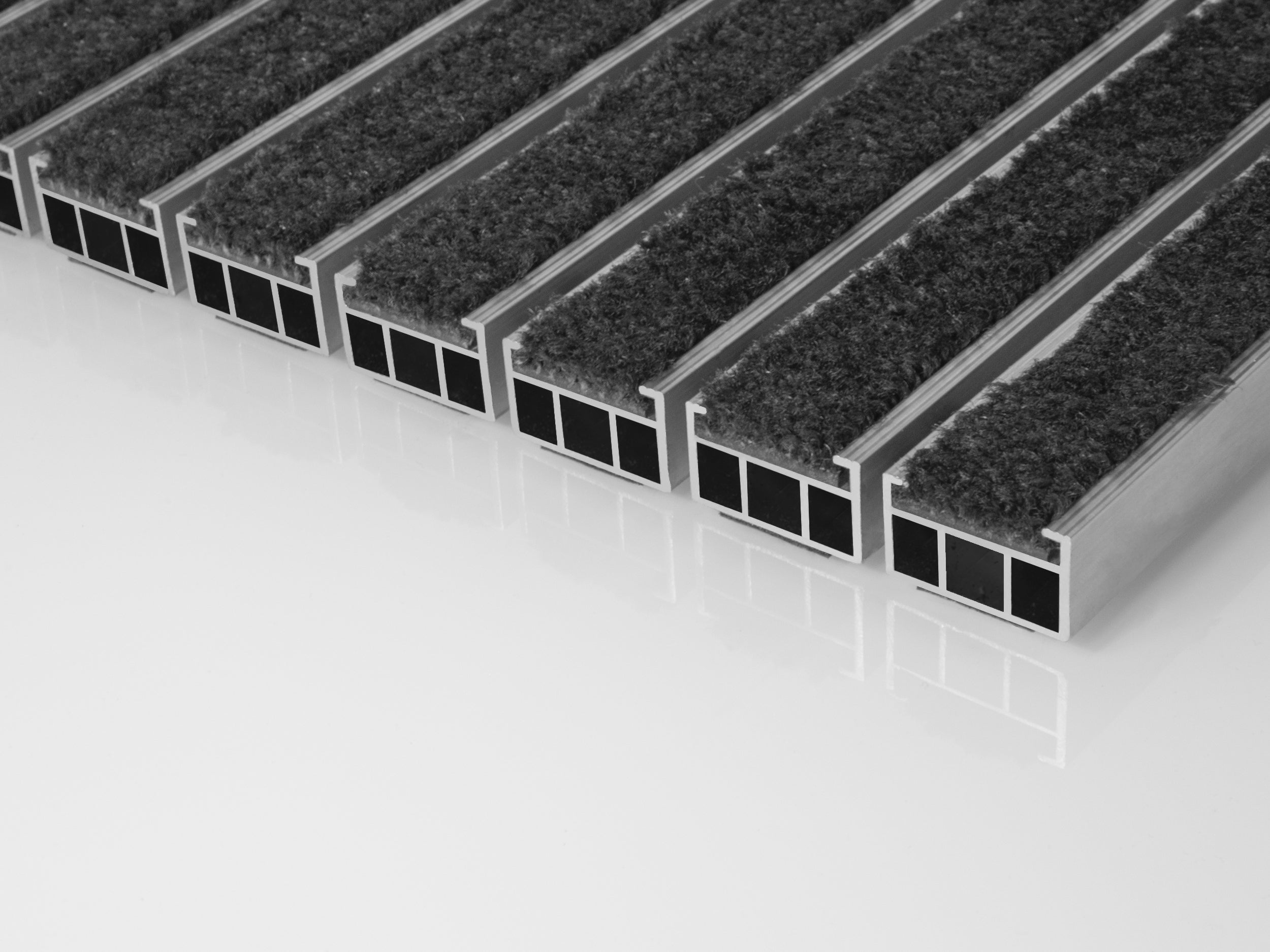 Aluprofilmatte mit Tufting Velour in Anthrazit