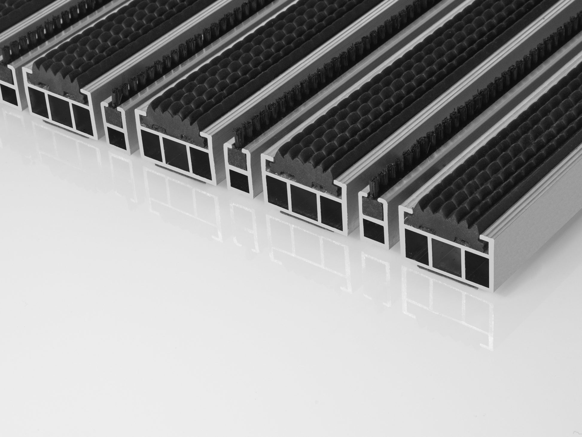 Aluprofilmatte mit Einlage aus Gummi und Bürste