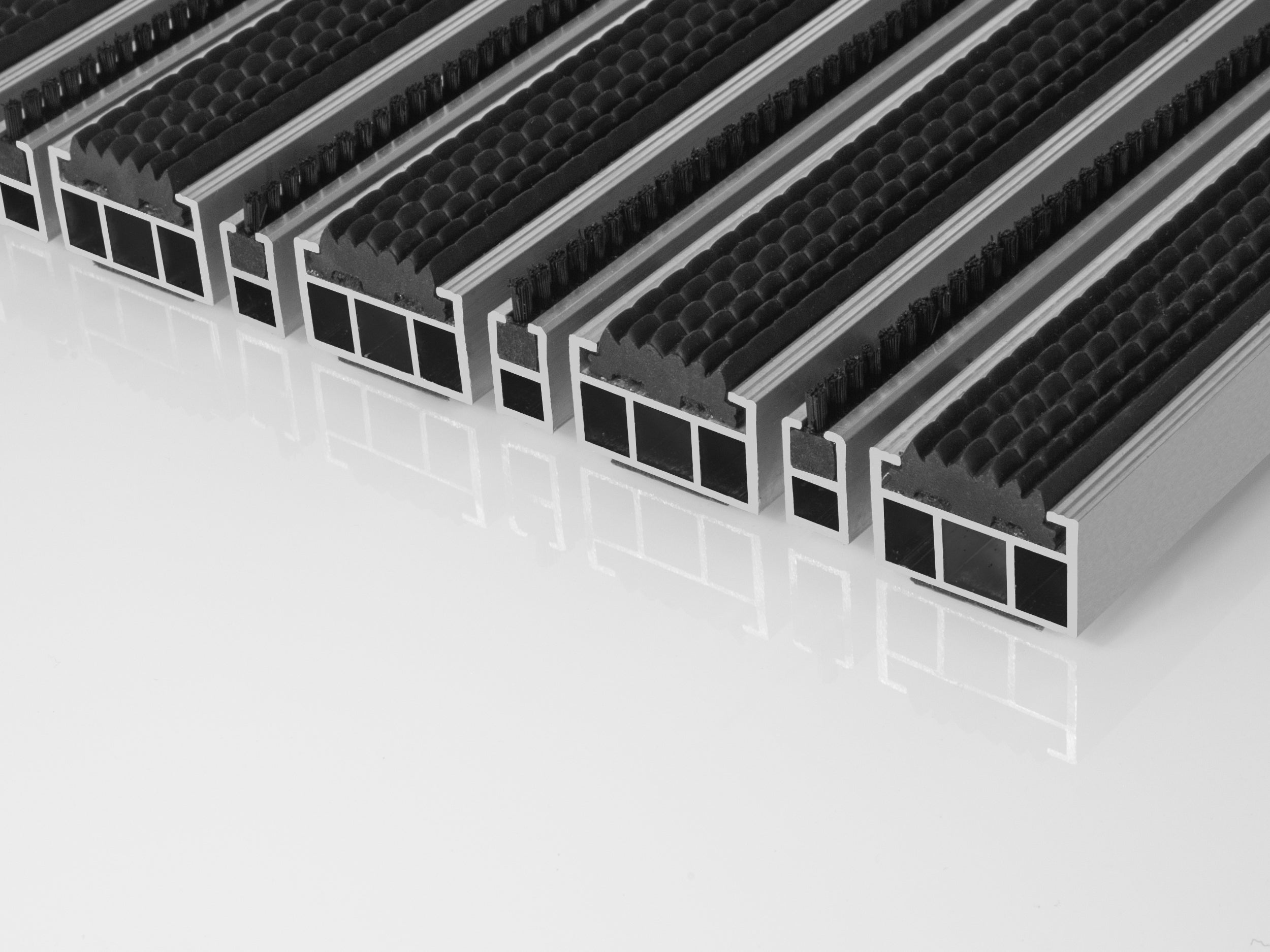 Aluprofilmatte mit Einlage aus Gummi und Bürste