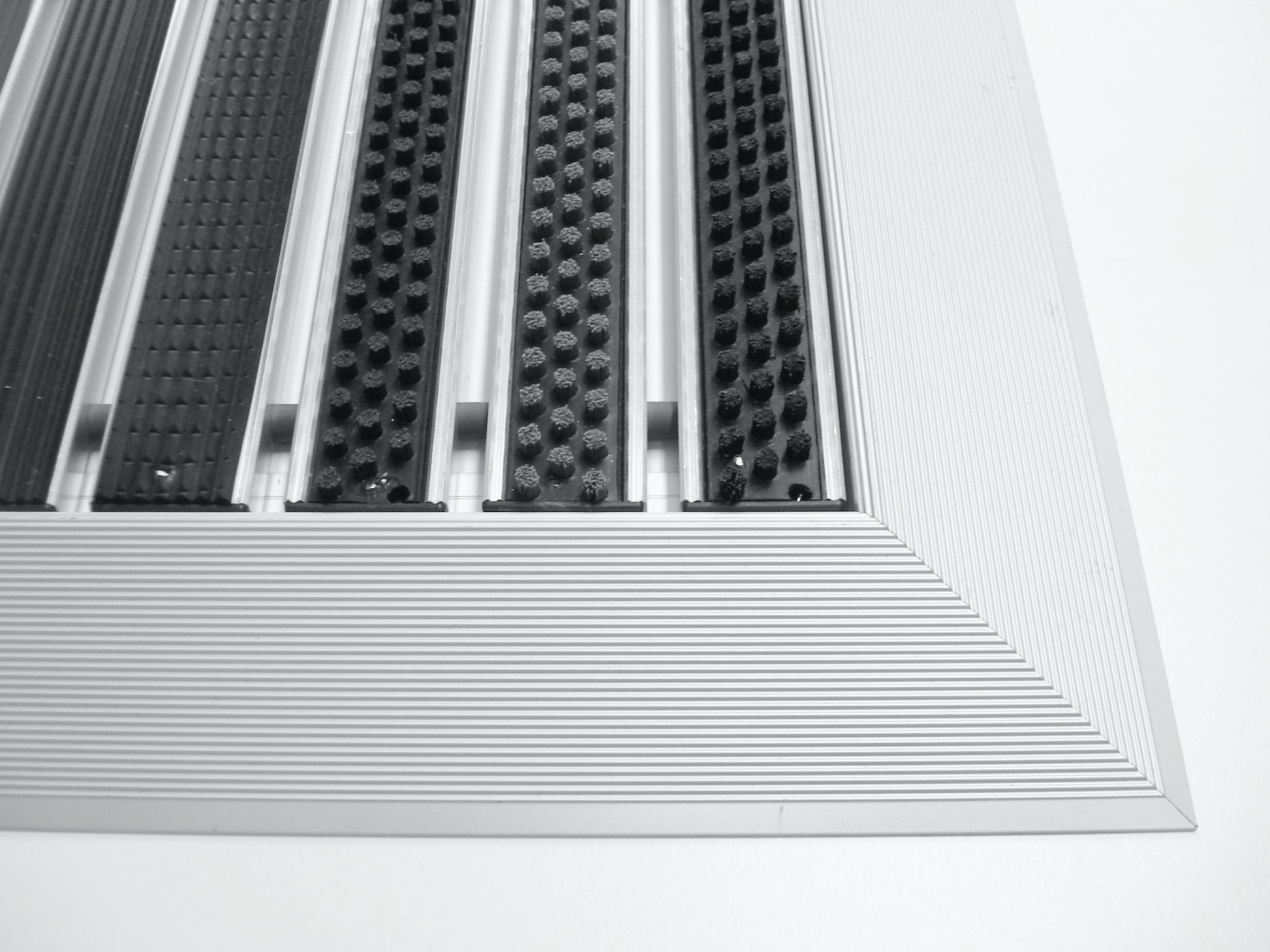 Nahaufnahme des Anlaufprofils für Aluprofilmatten aus Aluminium