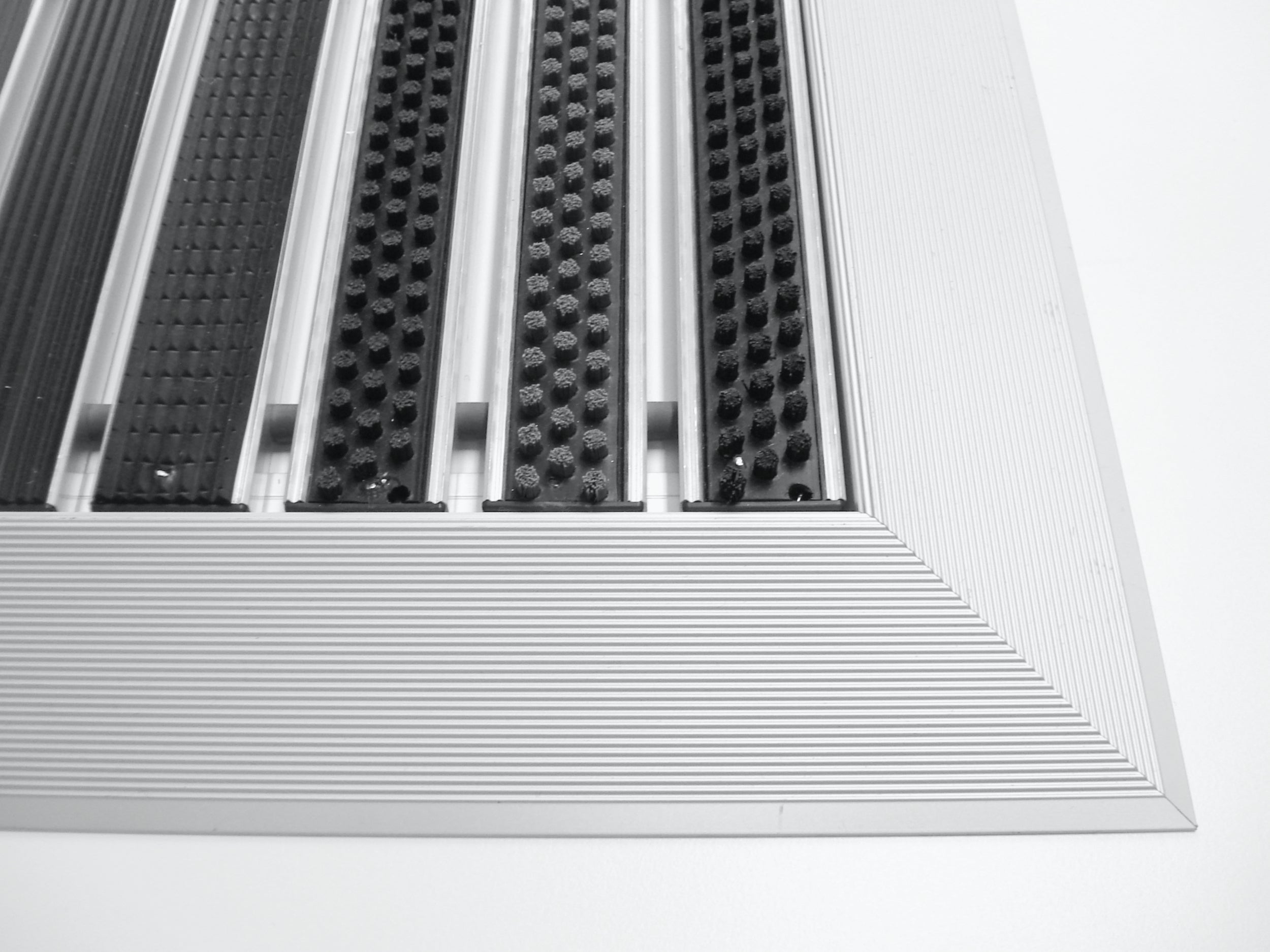 Nahaufnahme des Anlaufprofils für Aluprofilmatten aus Aluminium