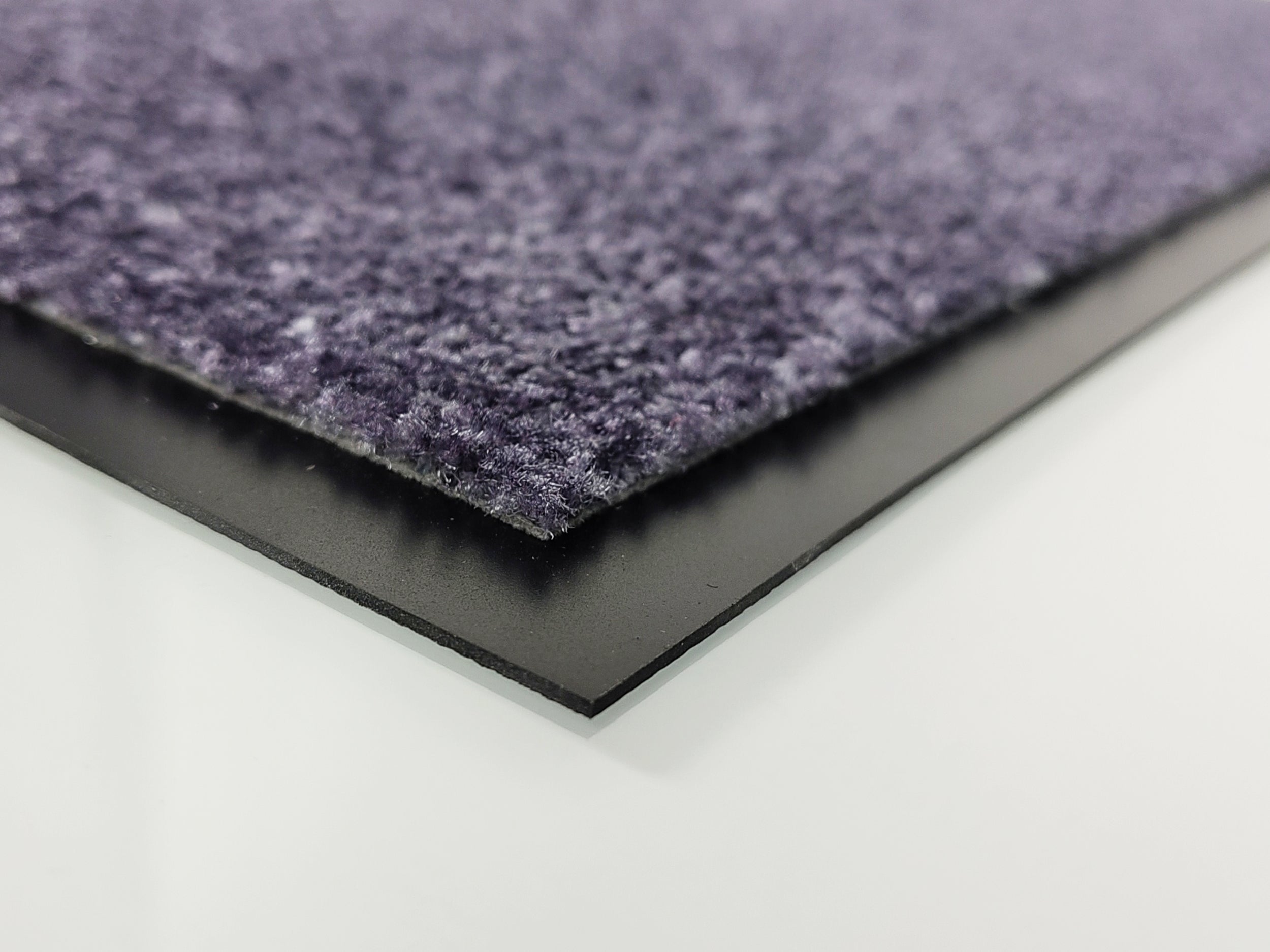 Nahaufnahme vom Rand einer bedruckten Fußmatte