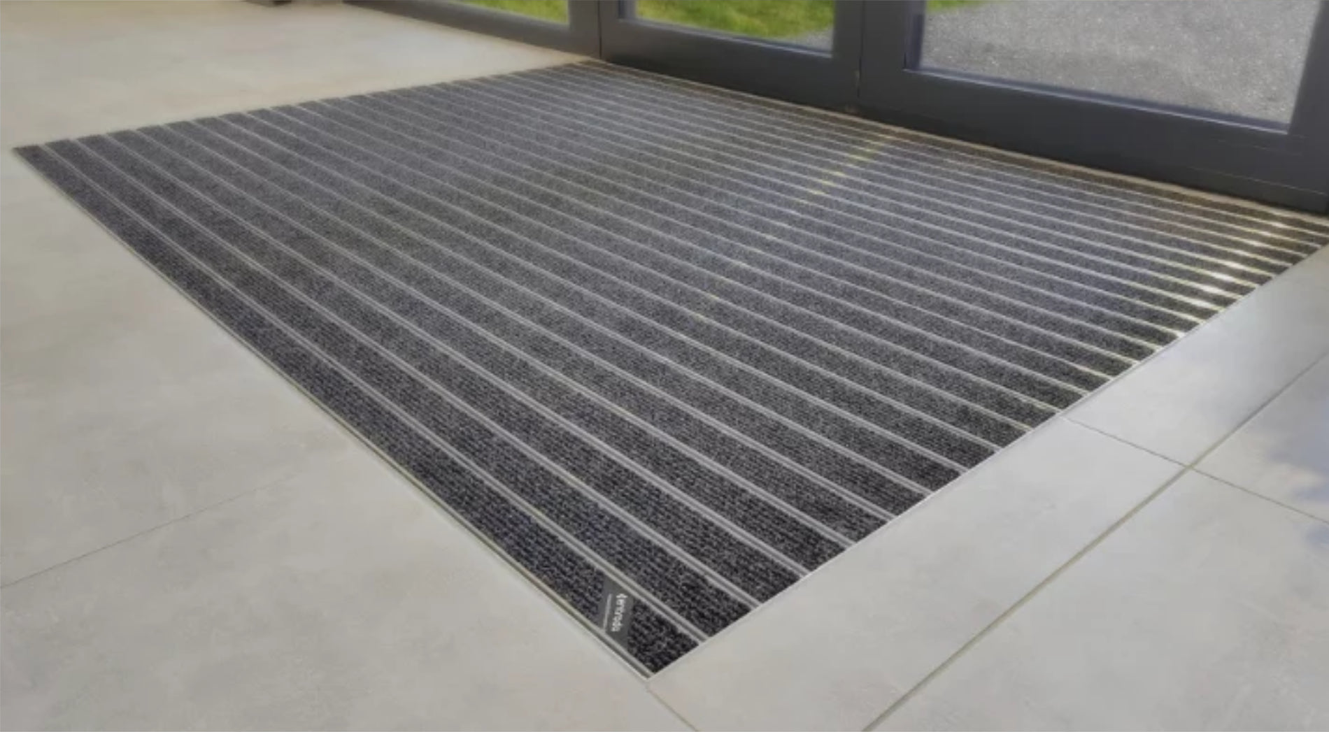 Fußmatte eingelassen in Bodenvertiefung