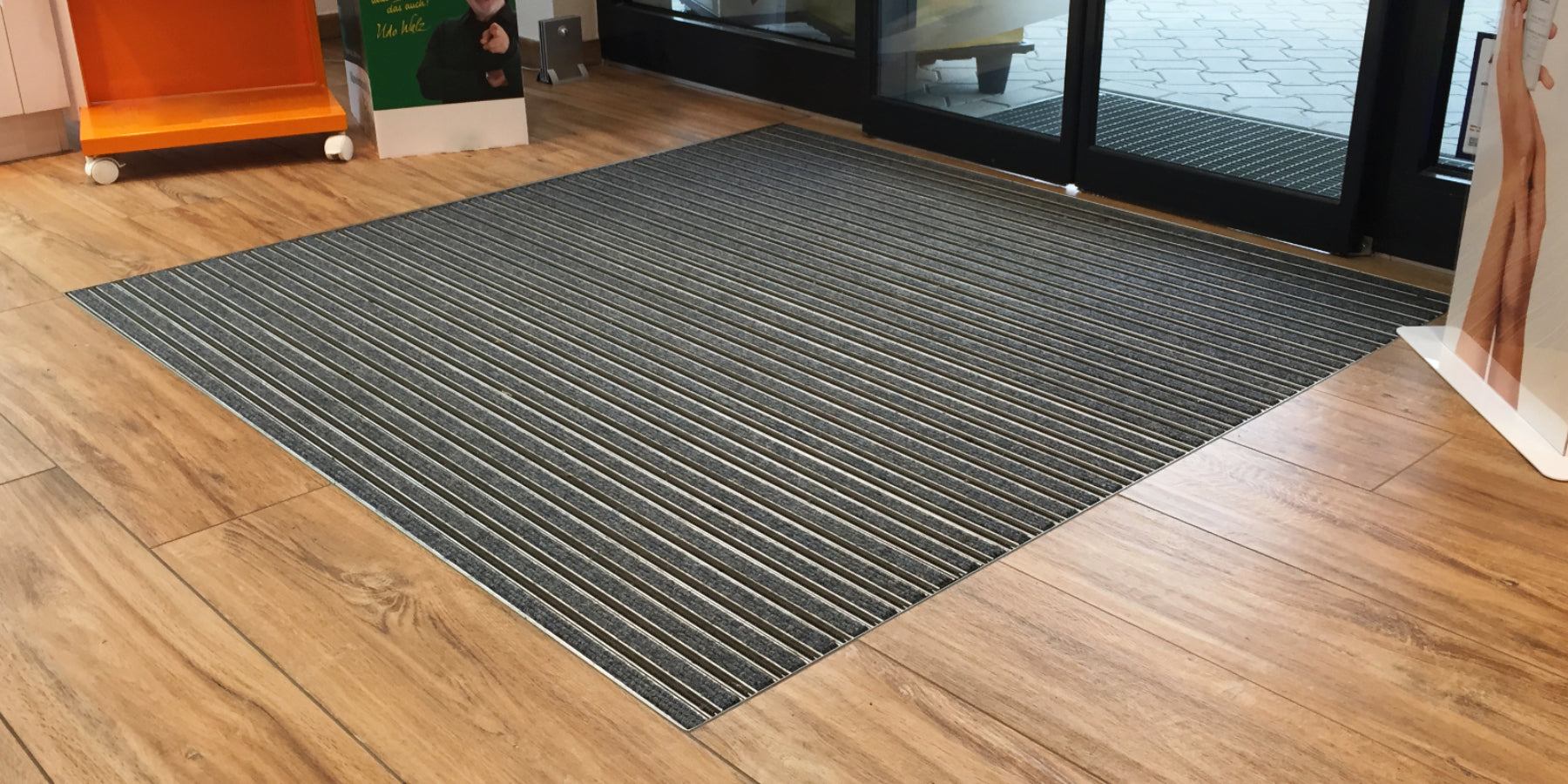 Eingangsmatte eingelassen in Parkett