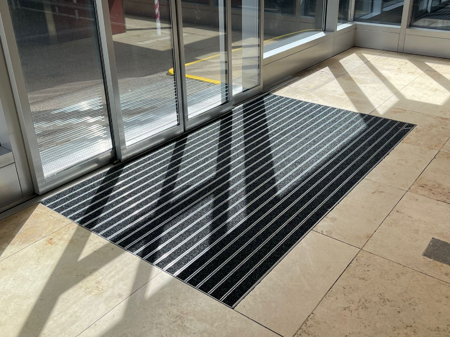 EIngangsmatte eingelassen mit ECONYL eingelassen