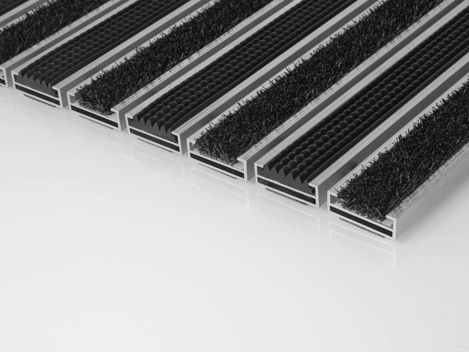 Aluprofilmatte niedrig mit Gummi- und Bürsteneinlage