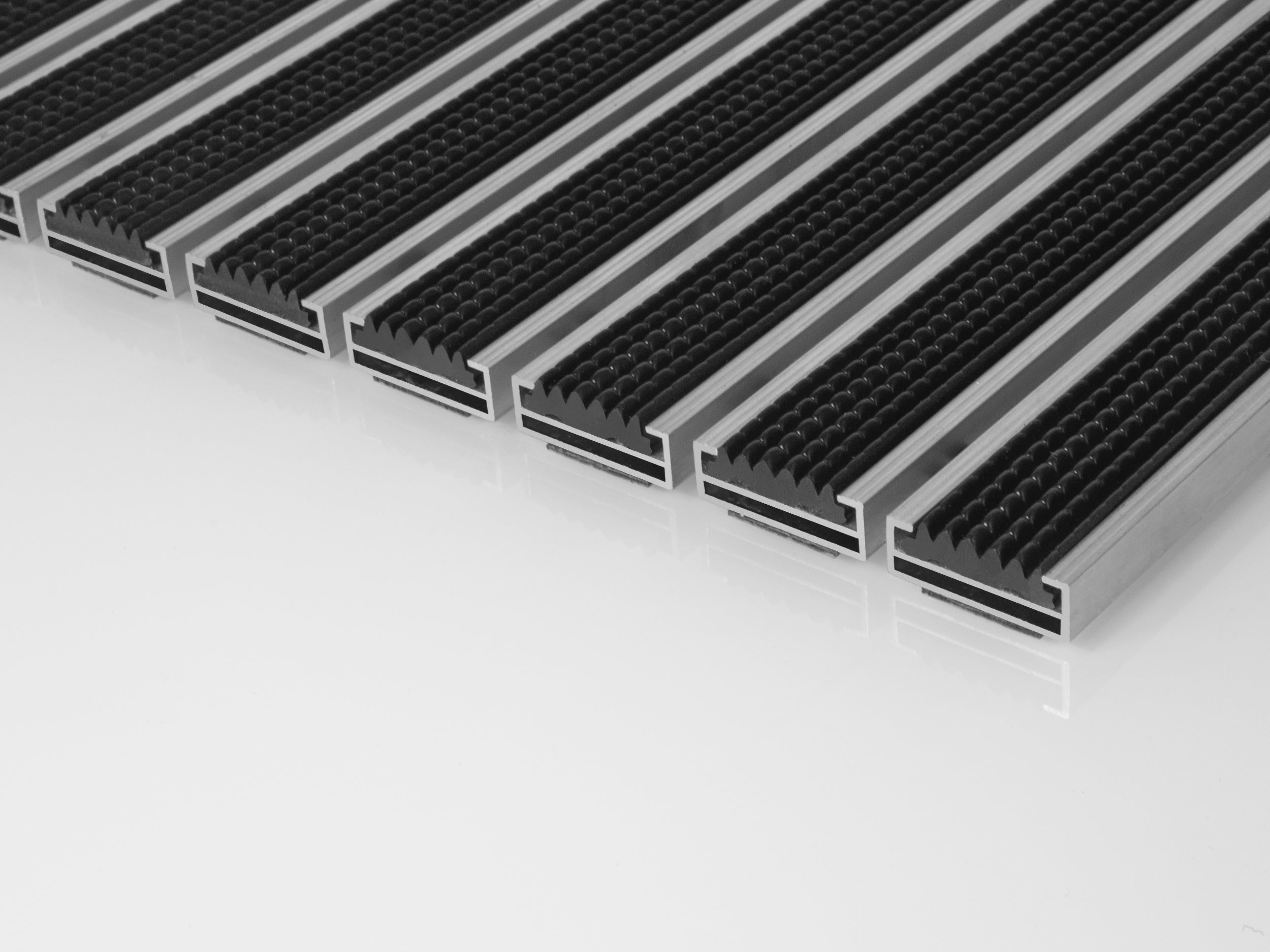 Niedrige Eingangsmatte aus Aluminium  mit Gummieinsatz