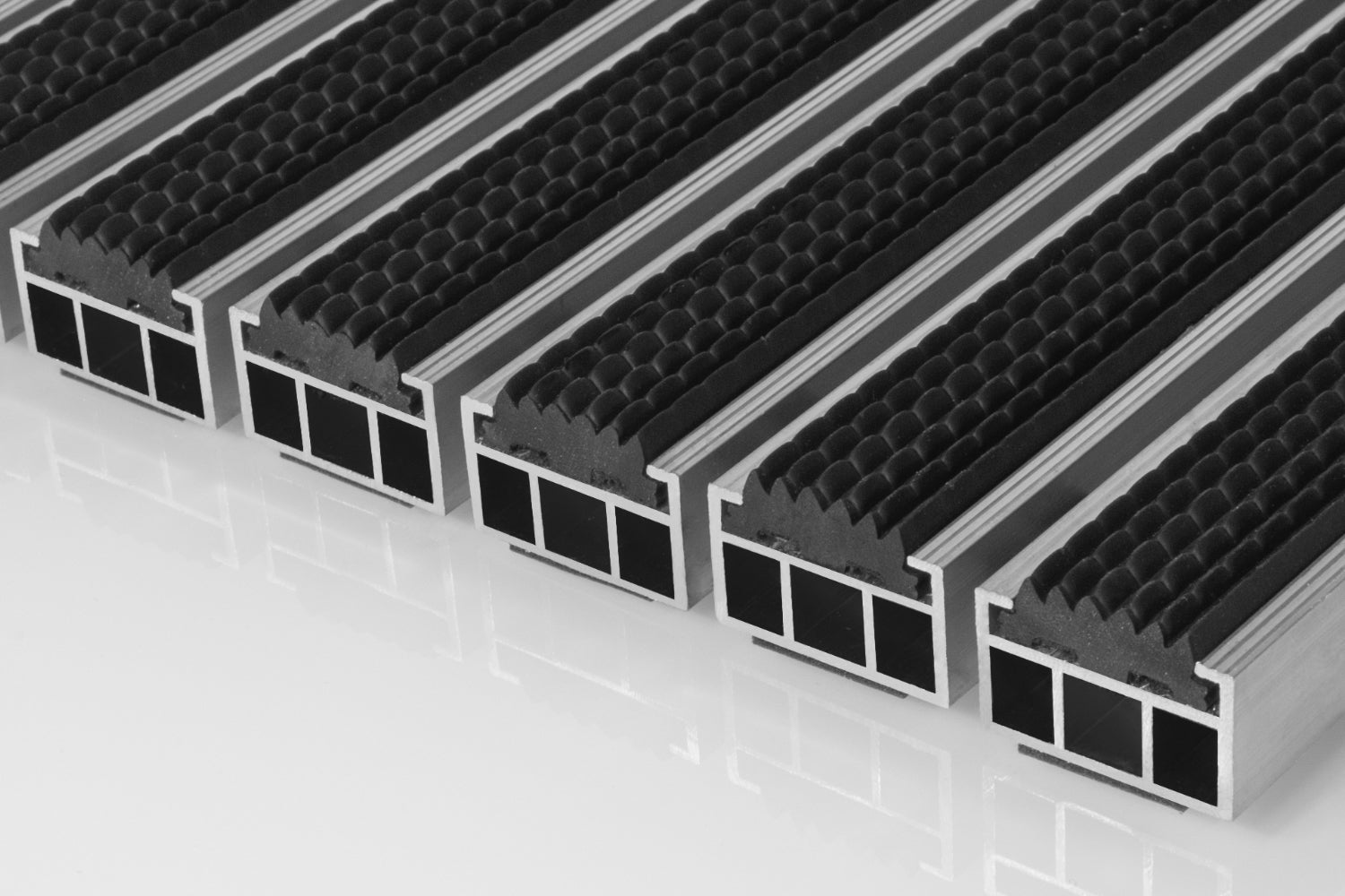 Detailansicht eines Eingangmattensystems mit Gummiprofil