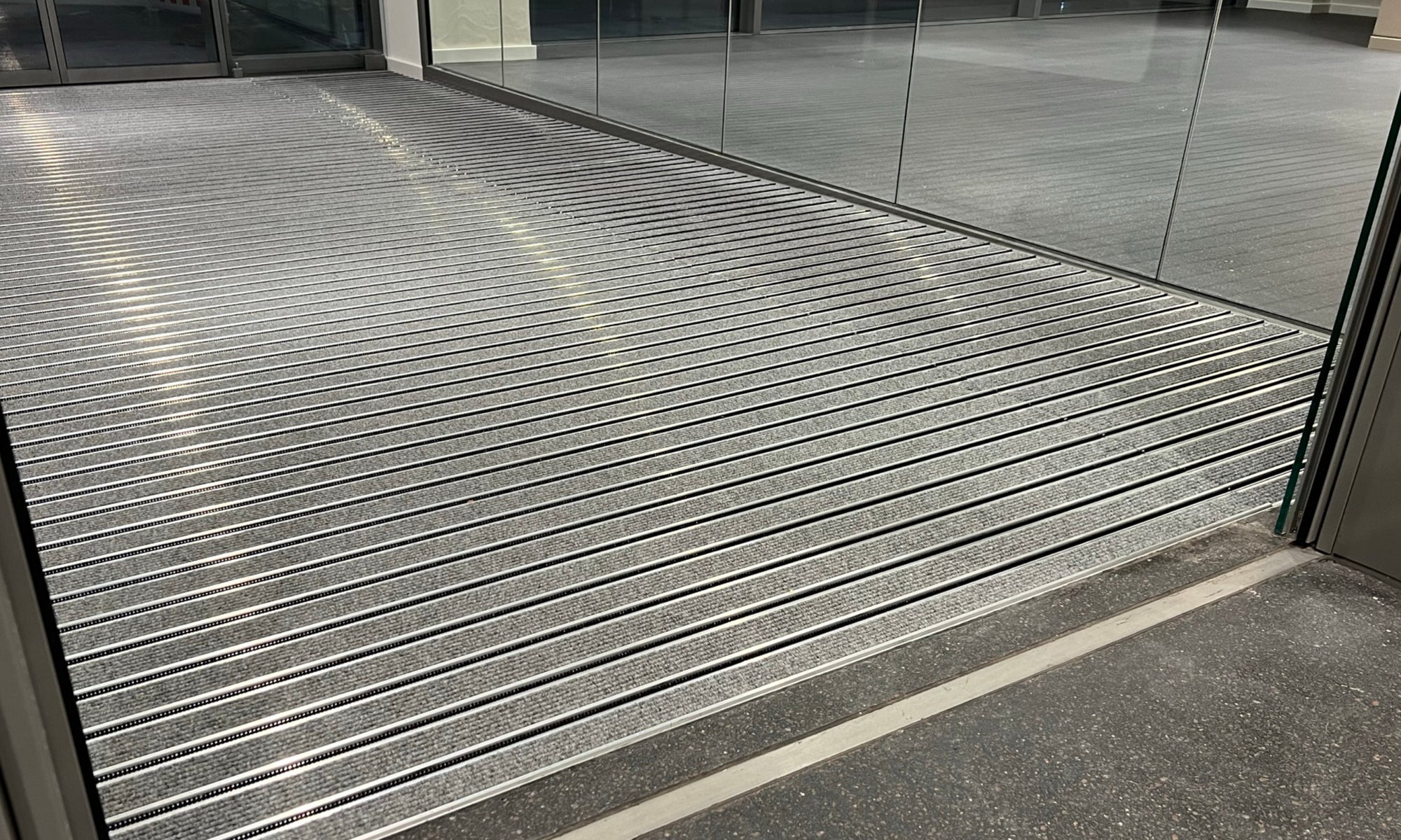 Eingangsmattensystem im Durchgangsbereich