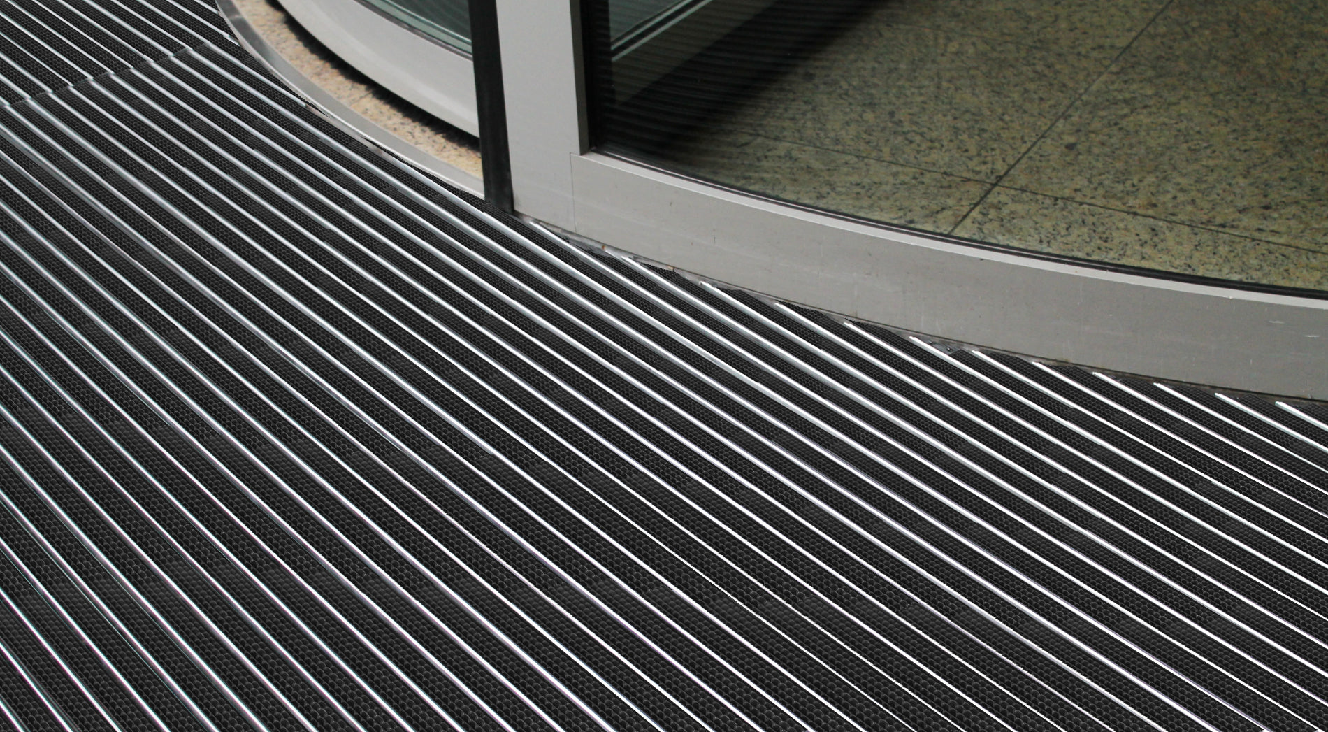 Eingangsmattensystem mit Gummioberfläche im Außenbereich