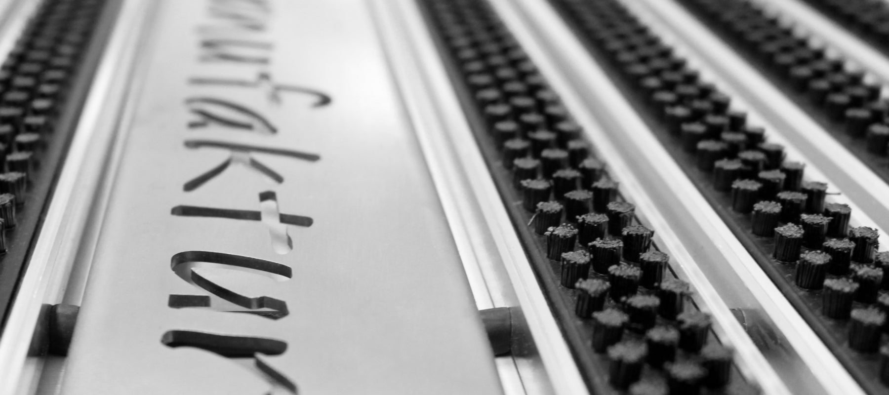 Detailbild von einer Lasergravur bei einem Eingangsmattensystem