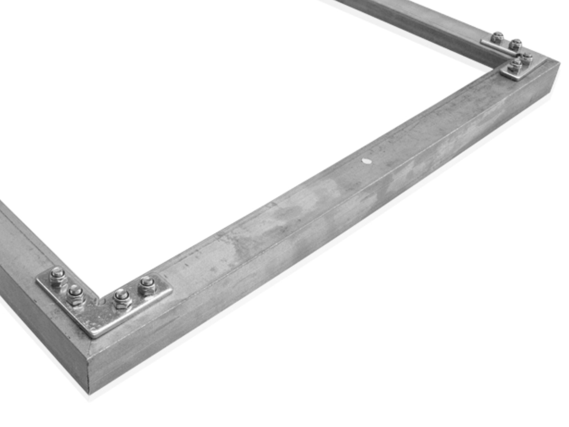 Einbaurahmen aus Edelstahl auf weißem Hintergrund