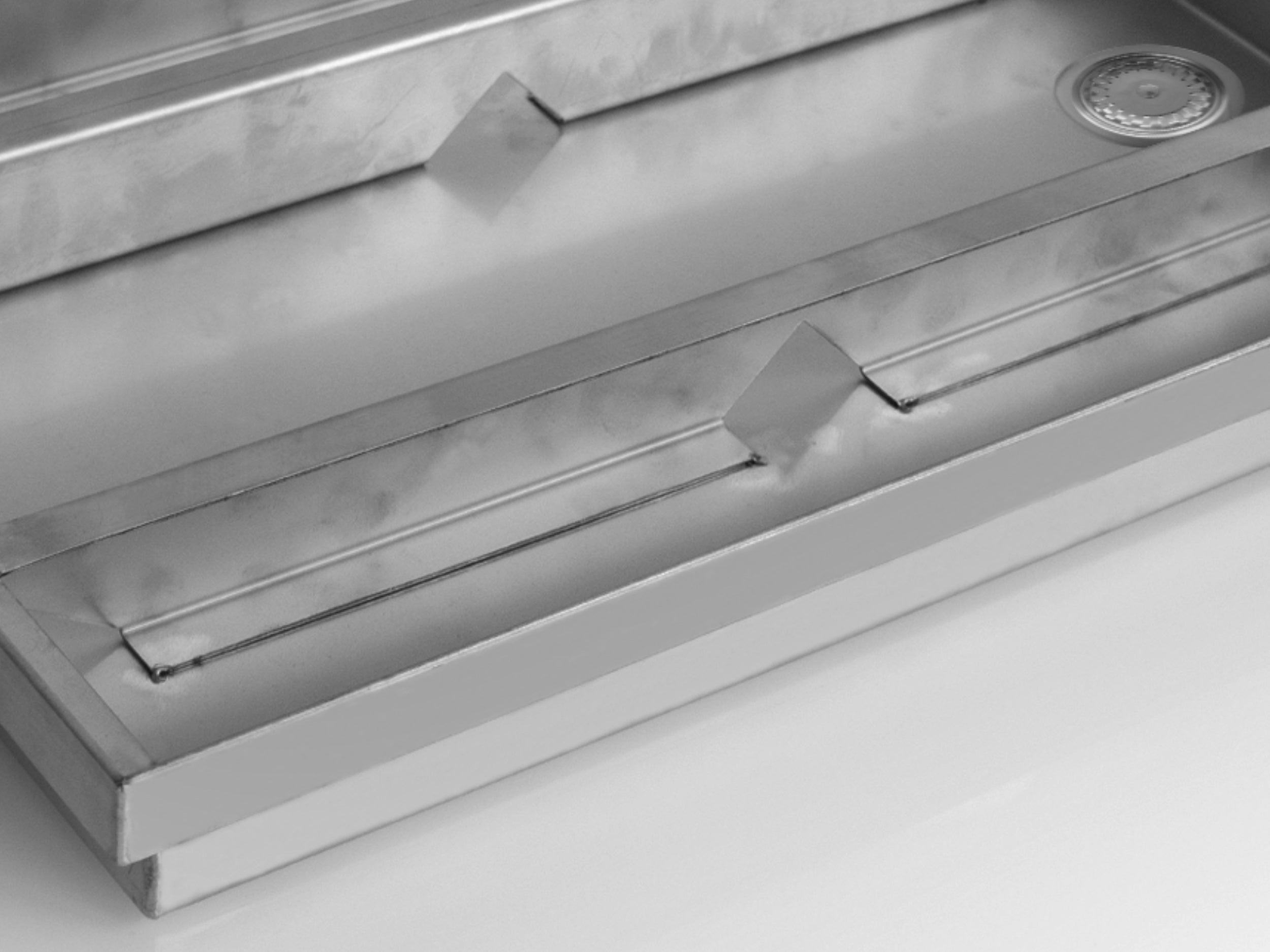 Detail der Schmutzfangwanne für Bodenvertiefung aus Edelstahl