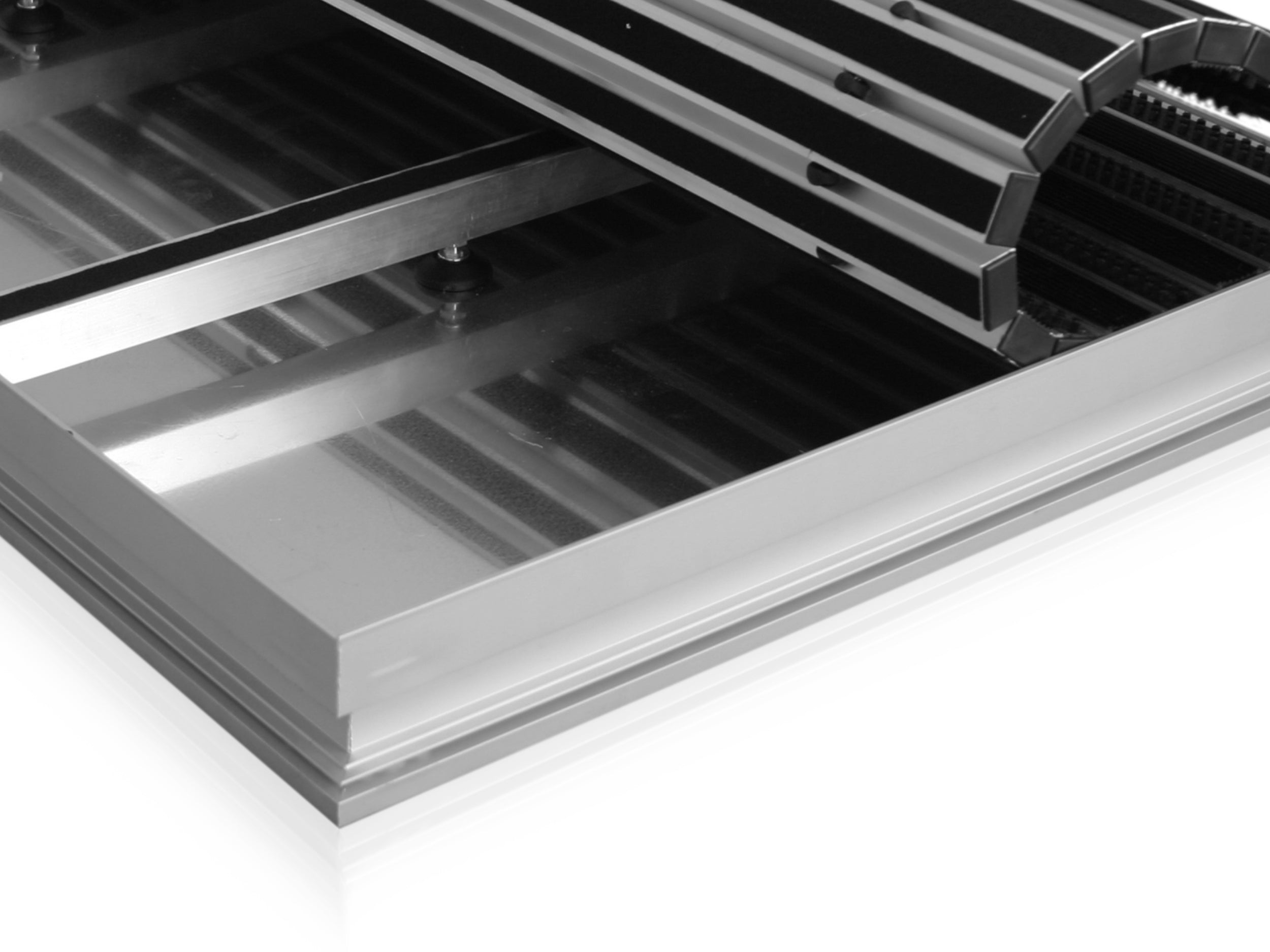 Detail der Schmutzfangwanne mit eingelegter Aluprofilmatte