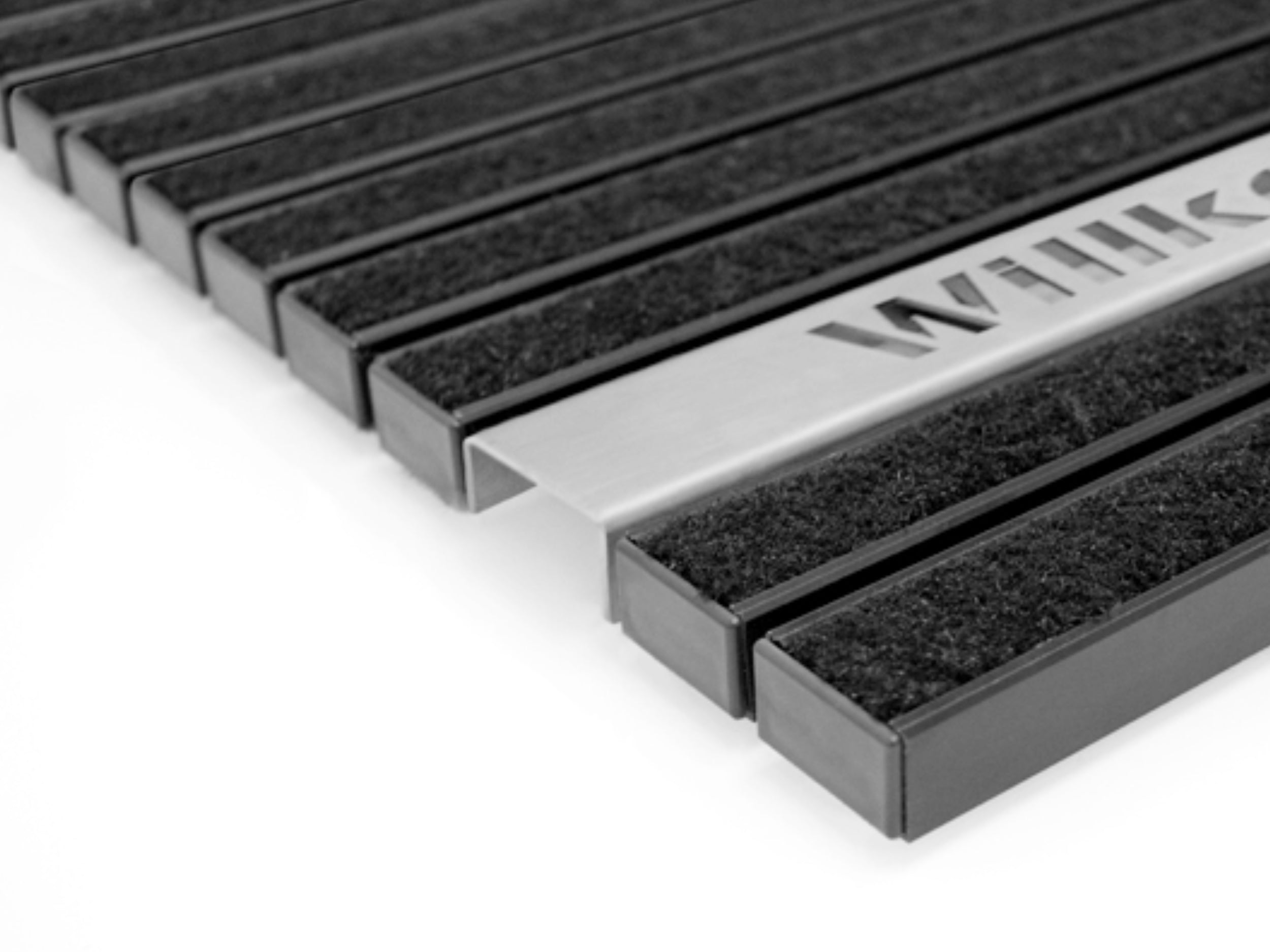 Aluprofilmatte angeschnitten mit Lasergravur Schriftzug Willkommen