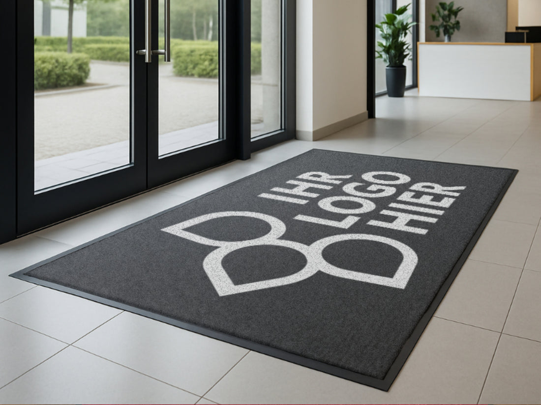 Eingangsmatte bedruckt mit IHR LOGO HIER im EIngangsbereich