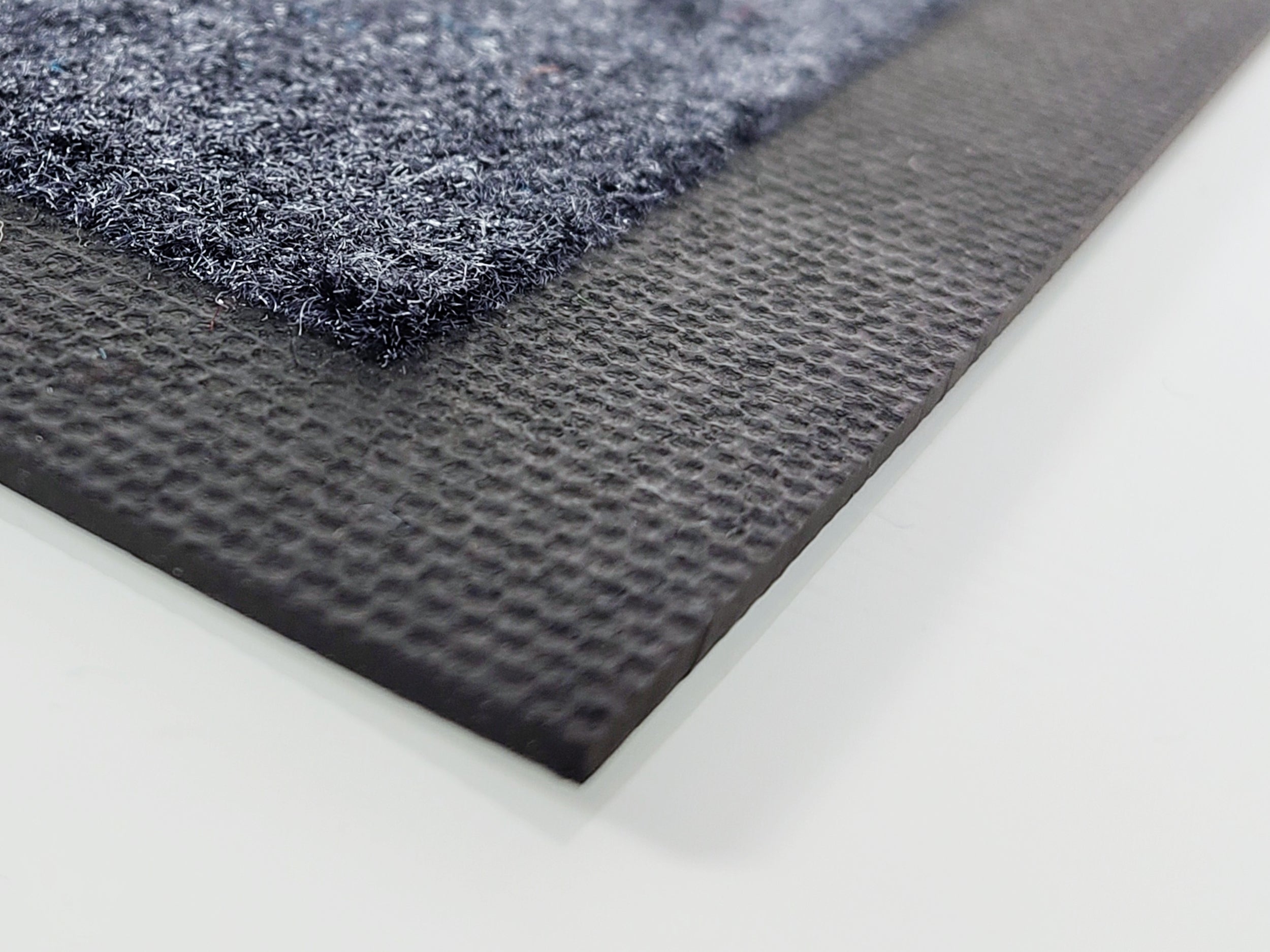 Schwarzer Rand einer Logomatte als Nahaufnahme