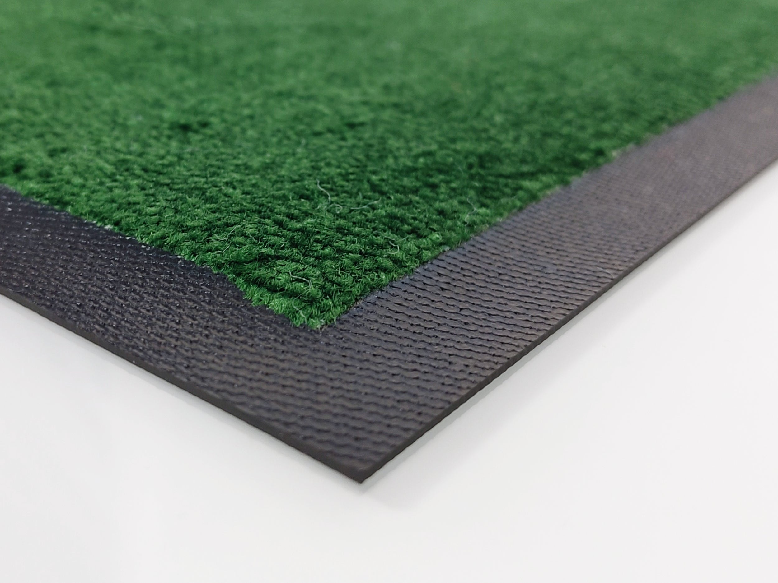 Nahaufnahme Rand einer grünen Logomatte