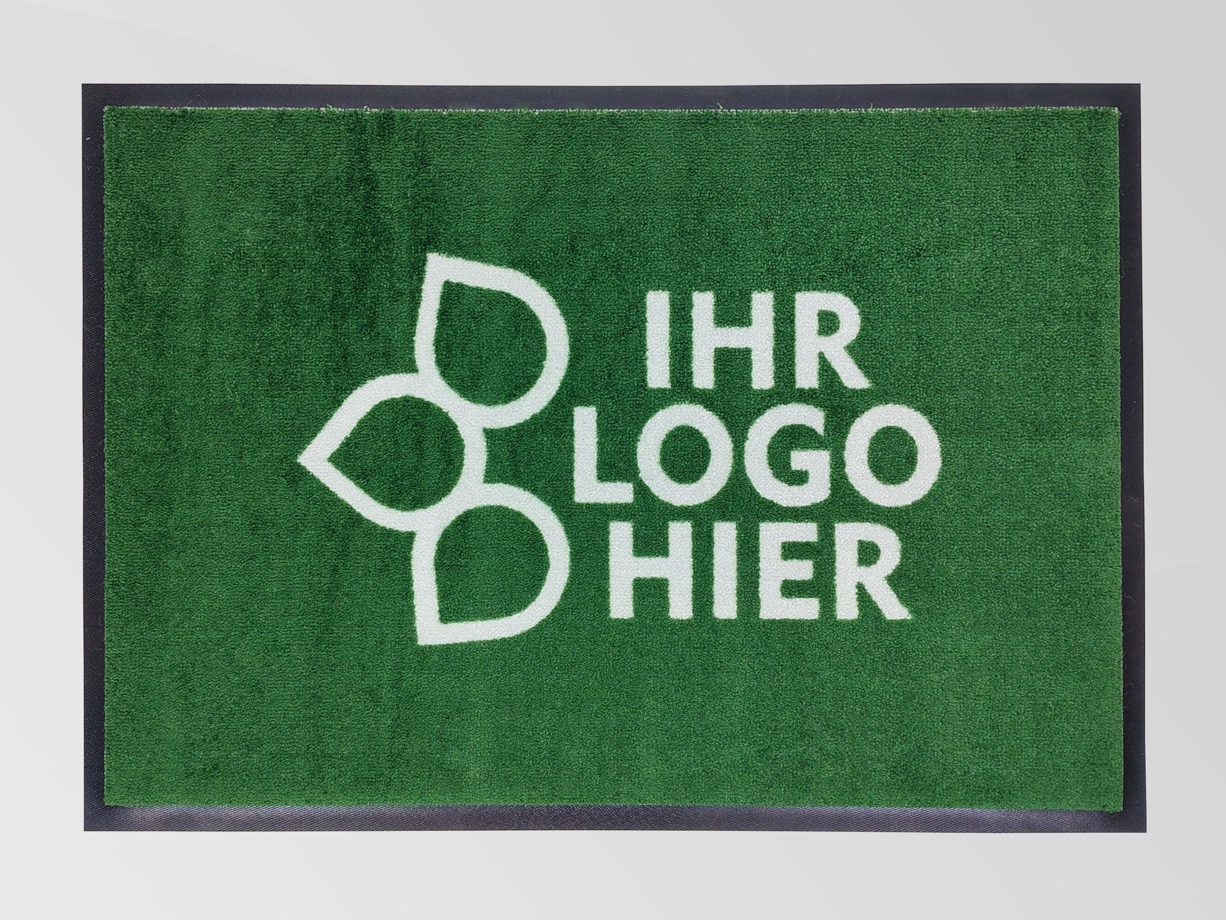 Grüne Logomatte aus Recycling Garn mit dem Schriftzug: Ihr Logo hier