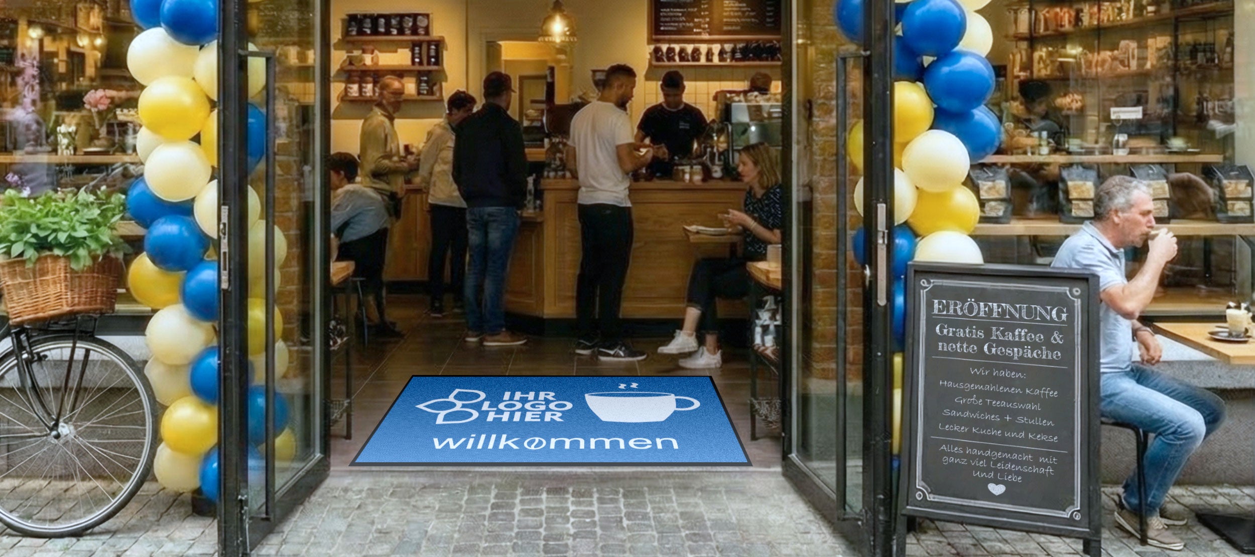 Blaue Fußmatte mit Aufschrift Willkommen liegt im Eingang von einem Café