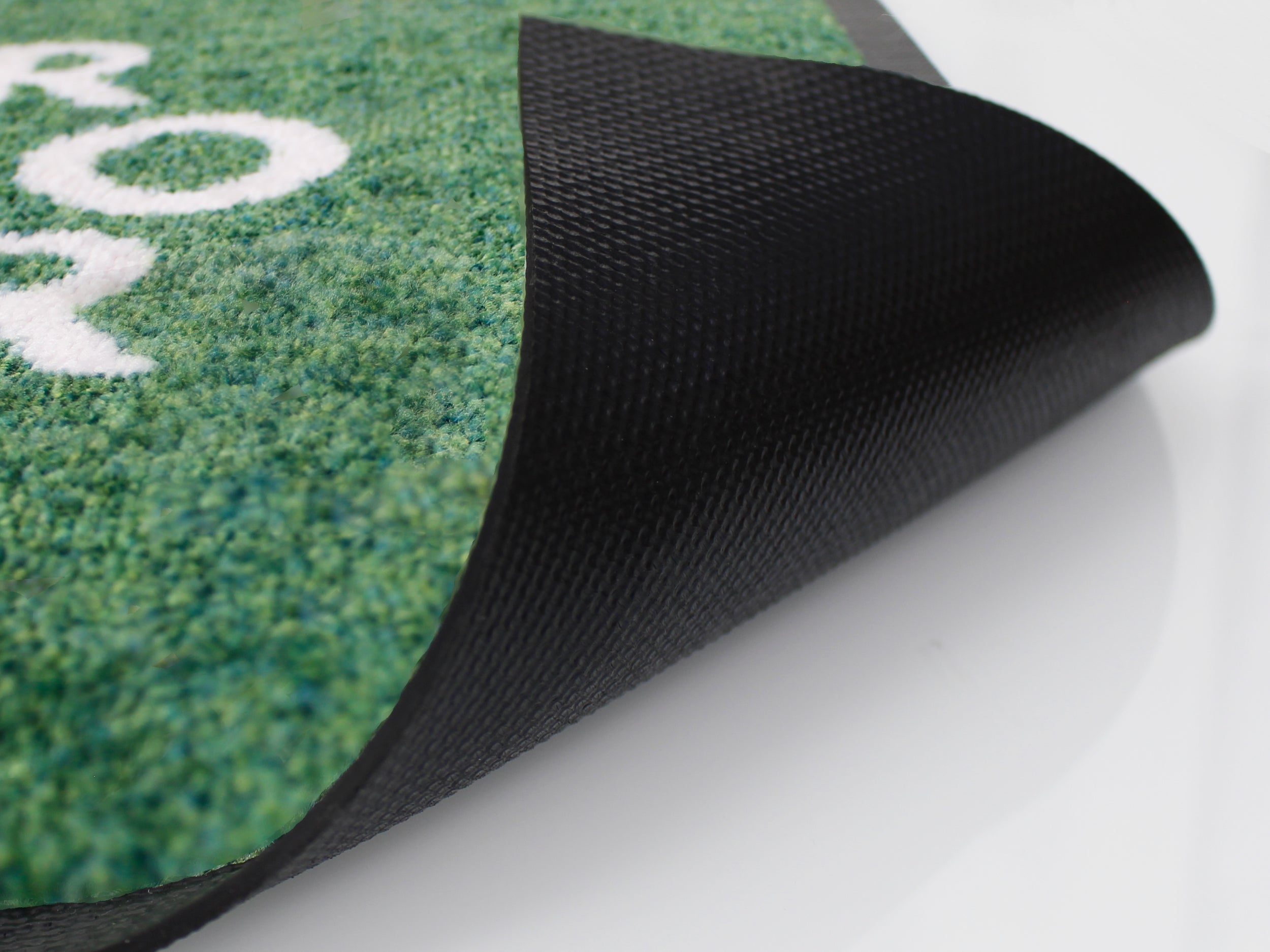 Aufnahme des umgeklappten Rückenmaterials einer grünen Logomatte