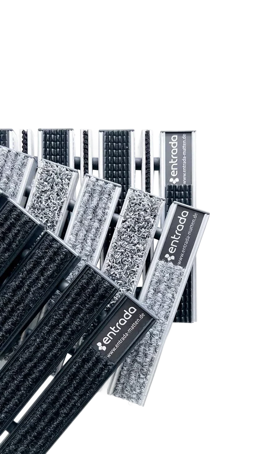 Eingangsmatten die aufgefächert aufeinander liegen 