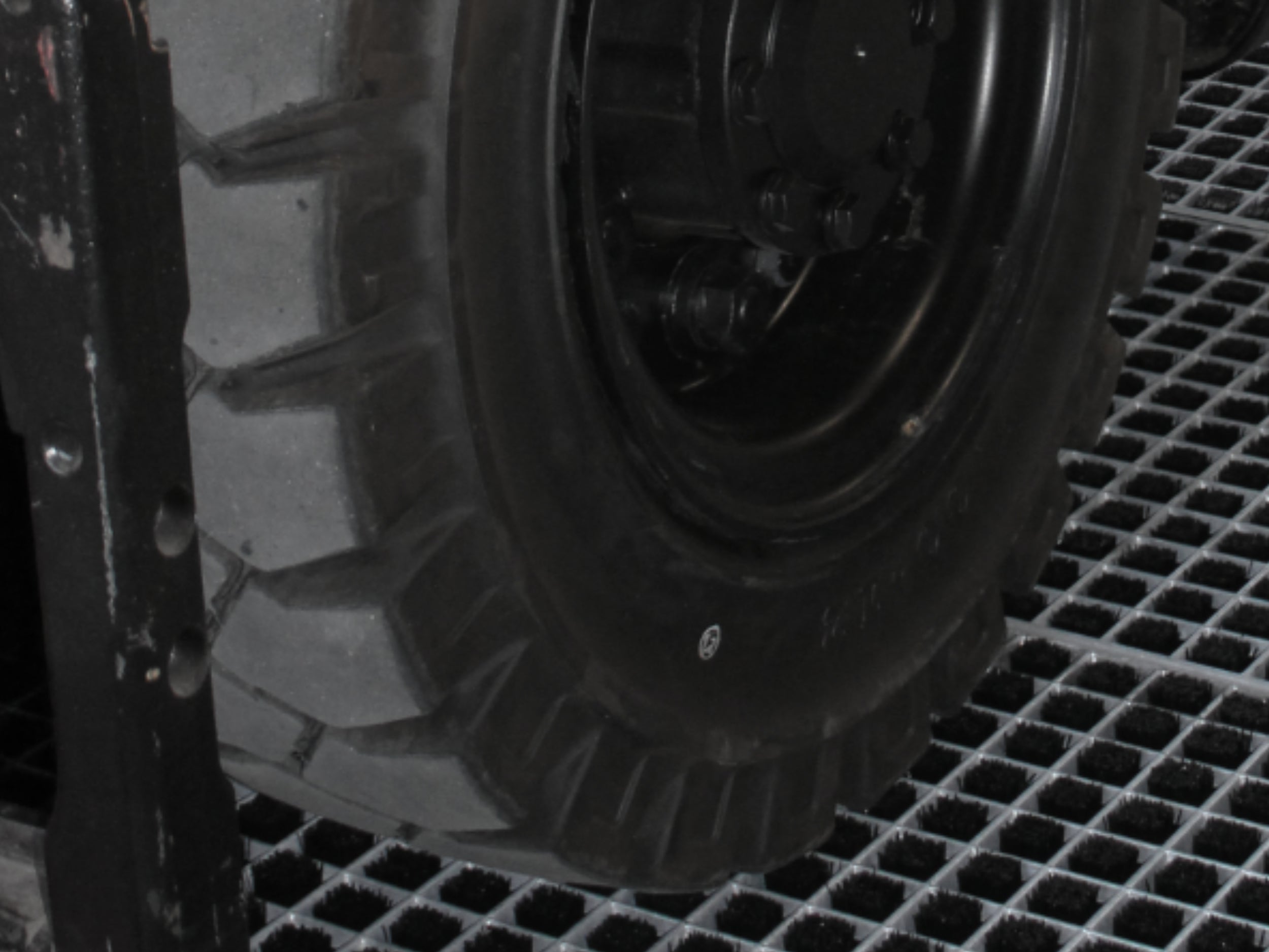 Detailaufnahme eines Reifenreinigungssstems