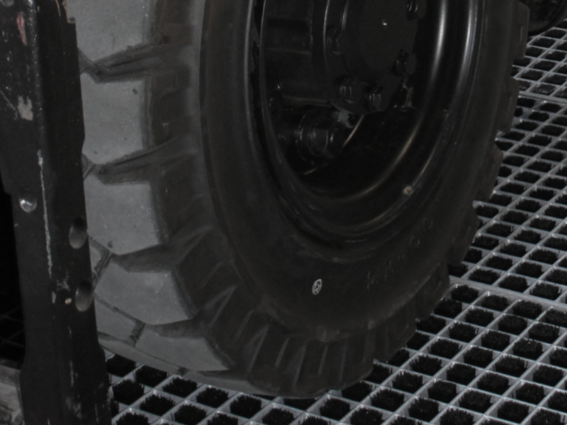 Detailaufnahme eines Reifenreinigungssstems