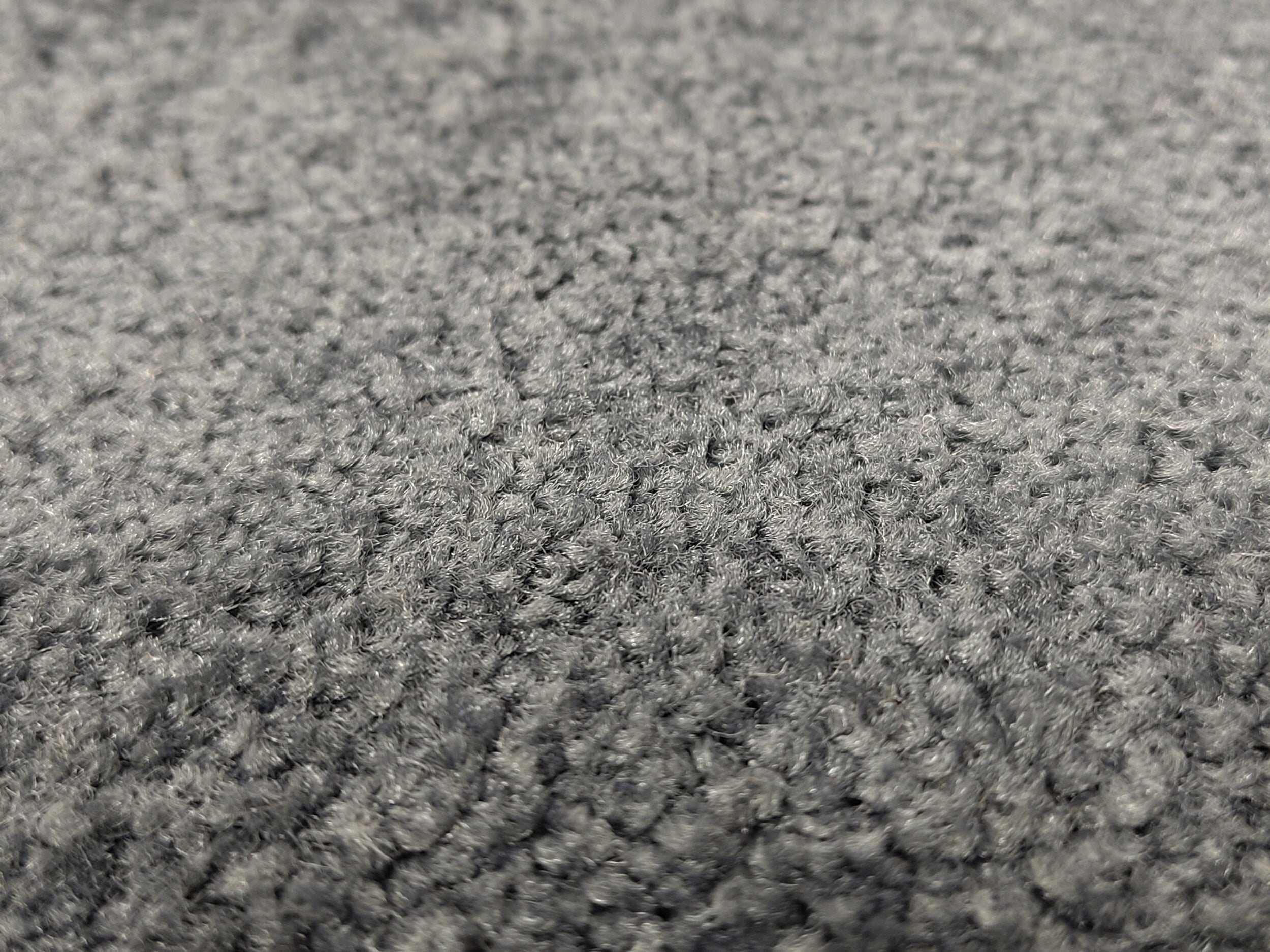 Grauer Stoff einer Fussmatte: Nahaufnahme
