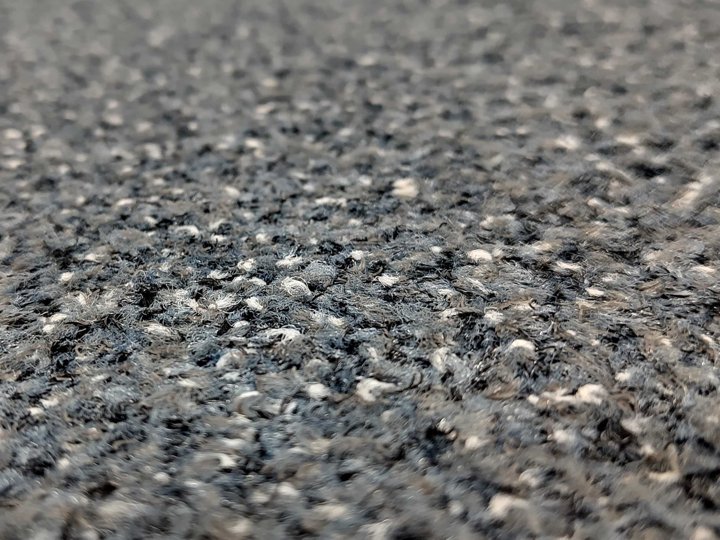 Nahaufnahme Floor mit Kratzfasern einer grauen Schmutzfangmatte