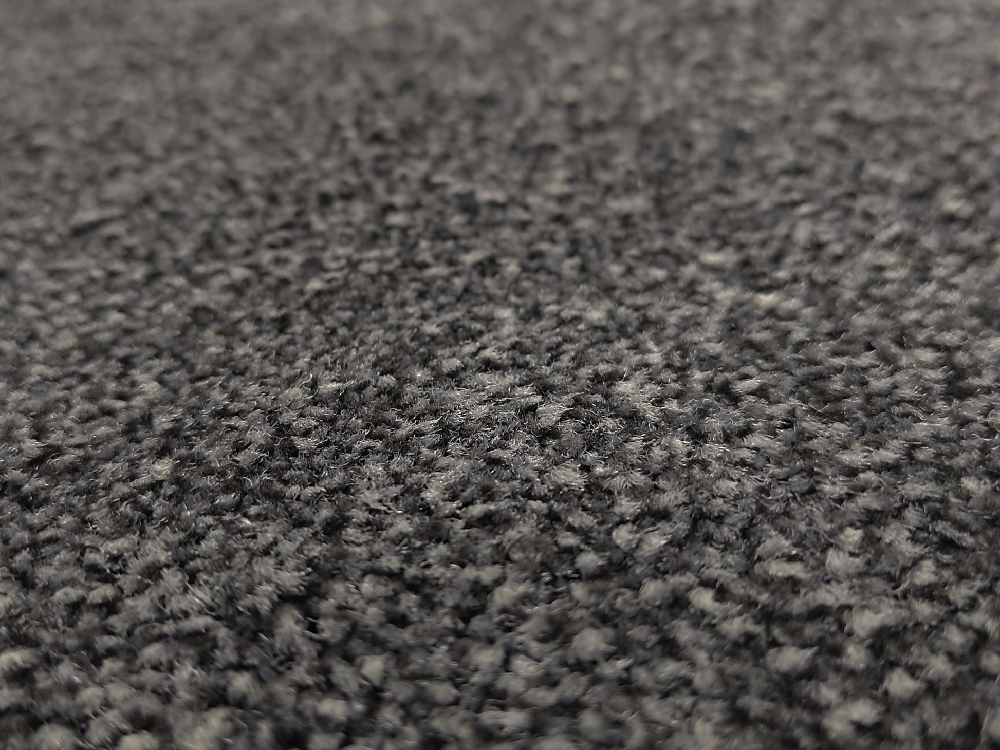 Nahaufnahme des Floors einer Schmutzfangmatte in Anthrazit