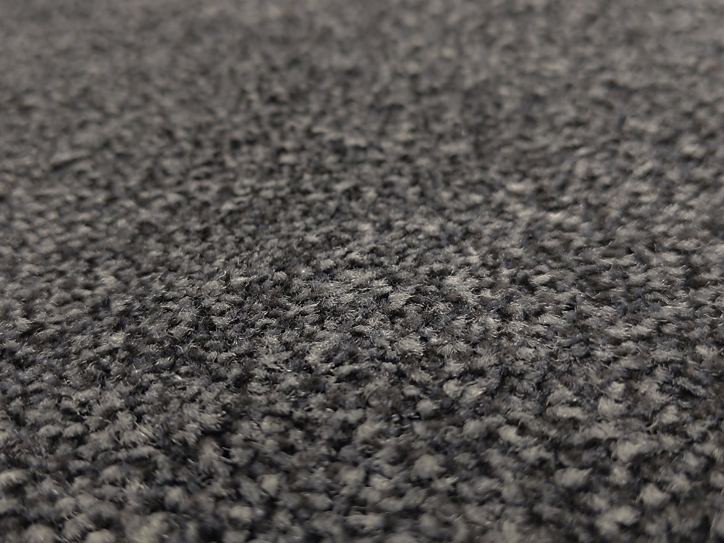 Nahaufnahme des Floors einer Schmutzfangmatte in Anthrazit