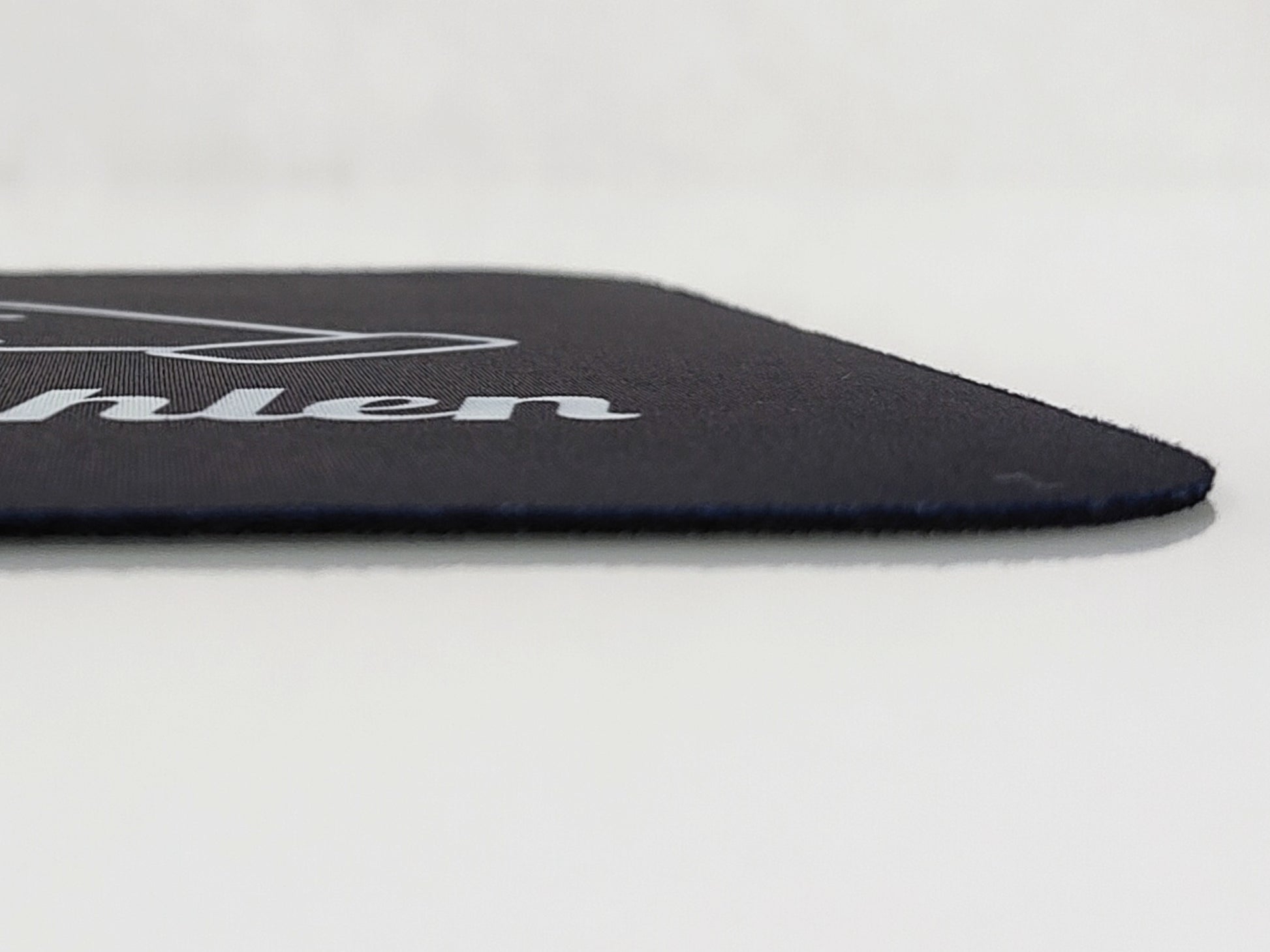 Profilaufnahme einer Thekenmatte mit einem Schriftzug