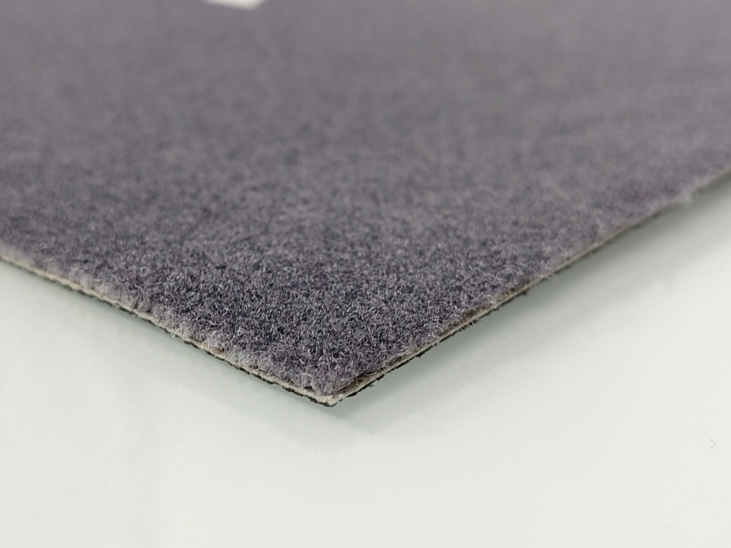 Nahaufnahme Ecke einer Werbematte in Grau ohne Rand