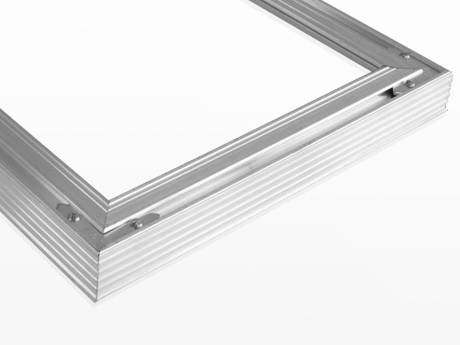 Winkelrahmen aus Aluminium auf weißem Hintergrund