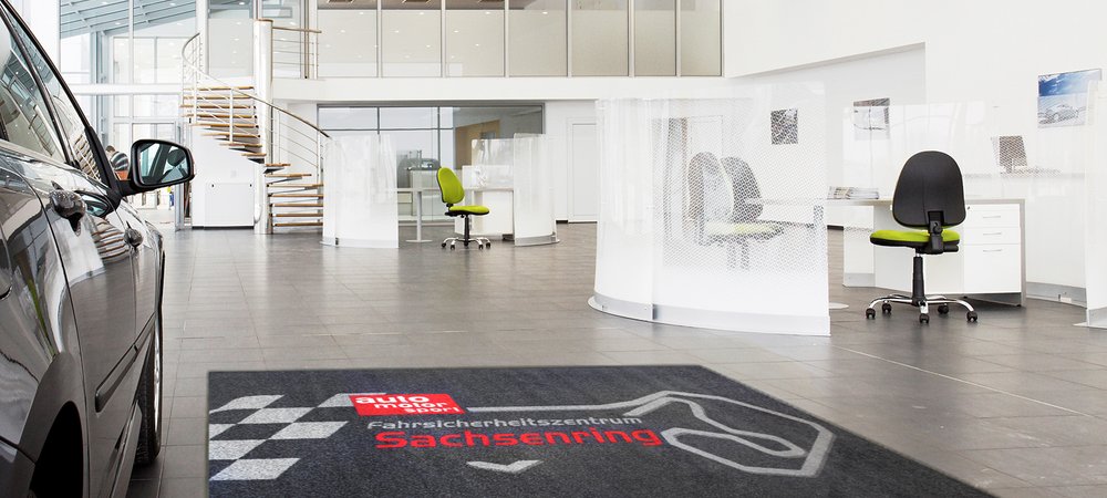 Eventteppich IndiMax von entrada Anwendungsbeispiel Autohaus