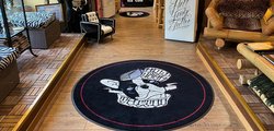 Logomatte rund im Tattoostudio