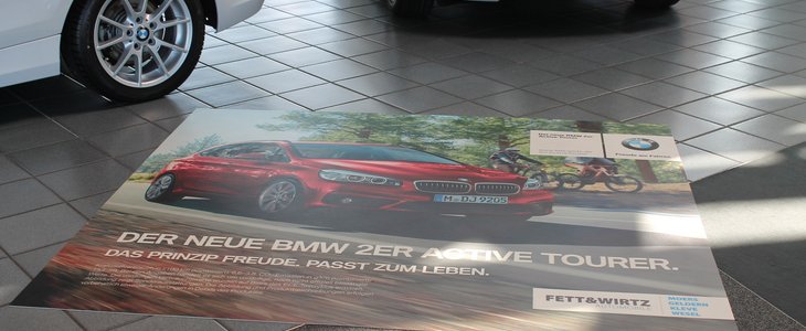 Fotoboden bedruckt mit BMW bei Fett und Wirtz