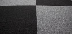 Detailansicht von Sauberlauf Teppich in Schachbrett Optik